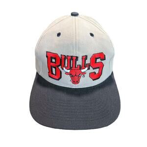 Vintage 90’s Chicago‎ Bulls Tan and Black Snapback Hat OSFA Clean Cap